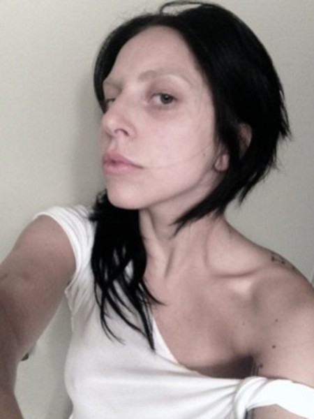 레이디가가(LadyGaGa/가수)
세계적인 팝가수 레이디 가가(27)의 초췌한 민낯 사진이 온라인을 달구고 있다.