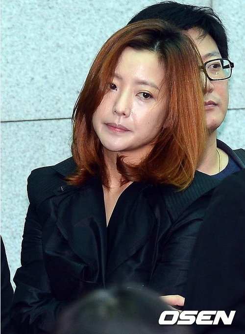 김희선(탤런트/영화배우)
드라마 거장 김종학 PD의 죽음이 방송·연예계를 안타까움의 눈물로 뒤덮었다. ‘수사반장’과 ‘여명의 눈동자’, ‘모래시계’ 등 격동의 한국 현대사를 그린 작품들로 국민적인 사랑을 받았던 스타PD였던 만큼 그와 함께 일을 했던 동료들과 배우들은 물론, 직접적 관계는 없었지만 그를 선망했던 후배들까지 애도를 표하는 이들이 끊이지 않았다.