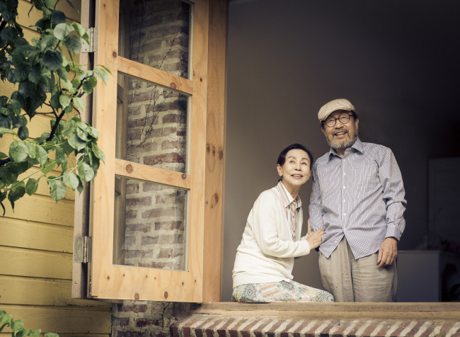 손숙(영화배우/연극배우/단국대학교초빙교수/마포문화재단이사장),신구(신순기/탤런트/영화배우)
신시컴퍼니는 제6회 차범석희곡상 수상작 ‘아버지와 나와 홍매와’를 오는 9월10일부터 10월6일까지 서울 서초동 흰물결아트센터에서 공연한다고 25일 밝혔다.