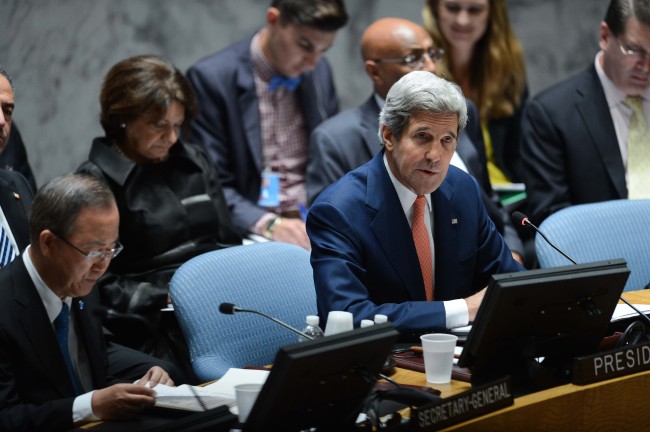<YONHAP PHOTO-0486> (130725) -- NEW YORK, July 25, 2013 (Xinhua) -- U.S. Secretary of State John Kerry (R front) and UN Secretary-General Ban Ki-moon (L front) attend a UN Security Council meeting at the UN headquarters in New York, on July 25, 2013. Kerry said here Thursday that there was no military solution in Syria, only a political one was possible, and he was stepping up dialogue with all involved in the Syrian conflict that has claimed over 100,000 lives over the past two years. (Xinhua/Niu Xiaolei)/2013-07-26 08:41:31/ <저작권자 ⓒ 1980-2013 ㈜연합뉴스. 무단 전재 재배포 금지.>
U.S. Secretary of State John Kerry and U.N. Secretary-General Ban Ki-moon attend a U.N. Security Council meeting at the U.N. headquarters in New York on Thursday.   Xinhua-Yonhap News