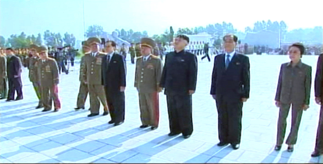 The North’s Korean Central Television shows Kim Kyong-hui (right), the aunt of North Korean leader Kim Jong-un (third from right), attending a ceremony marking the completion of a national cemetery in Pyongyang last Thursday.   Yonhap News