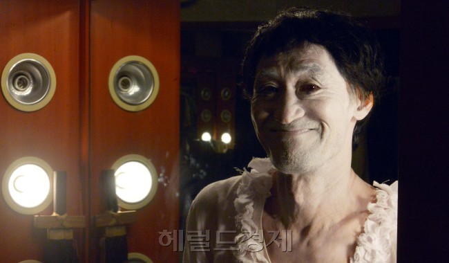 김성구 마임이스트<br />김명섭 기자 msiron@heraldcorp.com
김성구 마임이스트
김명섭 기자 msiron@heraldcorp.com
김성구 마임이스트
김명섭 기자 msiron@heraldcorp.com
김성구 마임이스트
김명섭 기자 msiron@heraldcorp.com