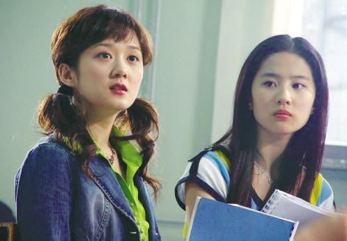 장나라(가수/영화배우),유역비(LiuYifei/영화배우/가수)
한국과 중국 연예인들의 빼닮은 모습과 포즈가 화제다.