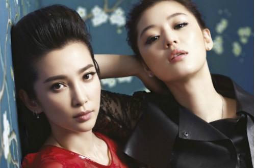 리빙빙(LiBingBing/영화배우),전지현(왕지현/영화배우)
한국과 중국 연예인들의 빼닮은 모습과 포즈가 화제다.