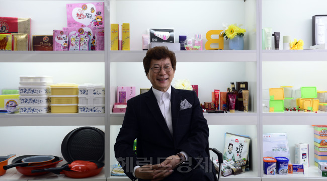 김용 (주)한아홈쇼핑 회장. 박해묵 기자/mook@heraldcorp.com
김용 (주)한아홈쇼핑 회장. 박해묵 기자/mook@heraldcorp.com