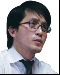 성재기(사회기관단체인/남성연대상임대표)
지난 26일 재정난을 호소하며 한강에 투신했던 성재기(46ㆍ사진) 남성연대 대표가 끝내 싸늘한 주검으로 발견됐습니다. 성 대표의 투신부터 실종, 죽음에 이르기까지 많은 논란이 있었고 이후에도 논란은 한동안 계속될 것 같습니다.