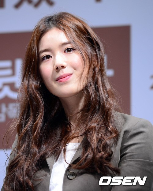 정은채(모델/영화배우)
배우 정은채가 한 작품에 출연을 앞둔 현빈을 언급해 눈길을 끌었다.