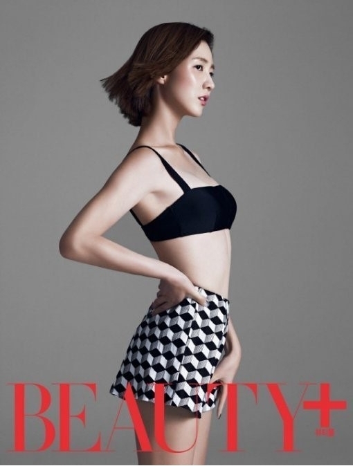 이수경(탤런트/영화배우)
배우 이수경이 화보에서 섹시한 매력을 발산했다.