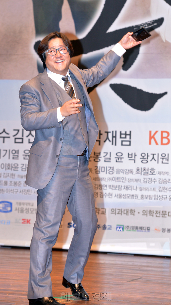 곽도원(곽병규/영화배우)
배우 곽도원이 31일(수) 오후 2시 서울 KBS 2TV 새 월화드라마 <굿 닥터>(극본 박재범 / 연출 기민수) 제작발표회에 참석해 포토타임을 갖고 있다.
