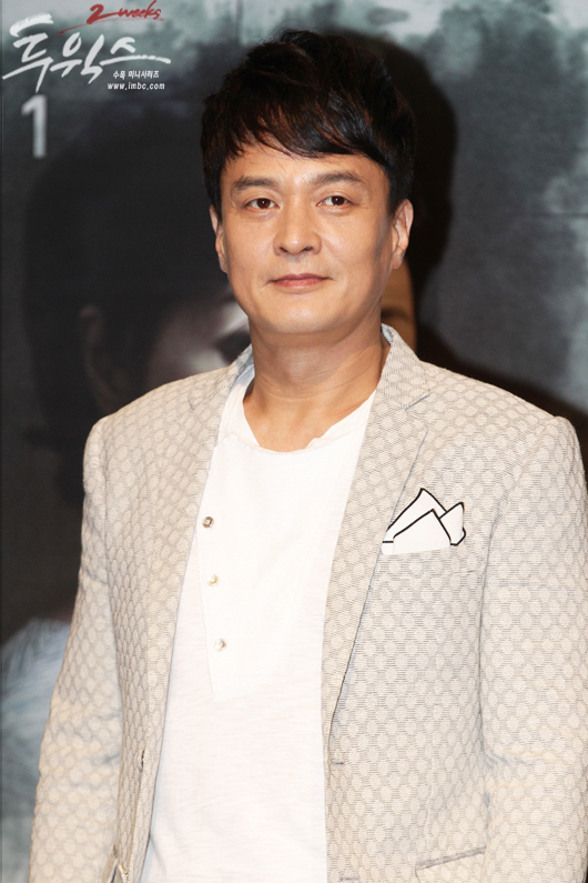 조민기(탤런트/영화배우)
요즘 드라마는 ‘악역천하’다. 종류도 각양각색이다. 공감형 악역, 뻔뻔한 악역, 돌이라도 던지고픈 악랄한 악역. 하지만 그 뒤로는 하나같이 이중적인 모습이다. 선한 얼굴 뒤에 악랄한 본성을 숨기고 있거나, 악한 모습 뒤로 연약한 모습을 감춘 ‘반전 캐릭터’다.