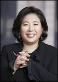 현정은(기업인/현대그룹회장)
현정은<사진>현대그룹 회장이 4년 만에 금강산을 방문한다. 현대그룹 측은 고(故) 정몽헌 회장 10주기를 맞아 추모식 참석을 위한 방북이라고 설명했다.