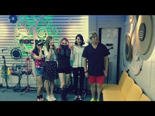 루나(가수/에프엑스),빅토리아(가수/모델/에프엑스),크리스탈(정수정/가수/에프엑스),설리(최진리/가수/탤런트/에프엑스),신동(신동희/가수/슈퍼주니어)
에프엑스 멤버들의 이상형이 공개됐다.