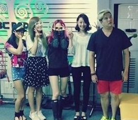 루나(가수/에프엑스),빅토리아(가수/모델/에프엑스),크리스탈(정수정/가수/에프엑스),설리(최진리/가수/탤런트/에프엑스),신동(신동희/가수/슈퍼주니어)
에프엑스 멤버들의 이상형이 공개됐다.