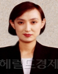 차영(정당인/전기업인)
조용기 목사의 장남 조희준을 상대로 친자확인 소송을 낸 차영(51·여) 전 통합민주당 대변인에 누리꾼들의 관심이 뜨겁다.