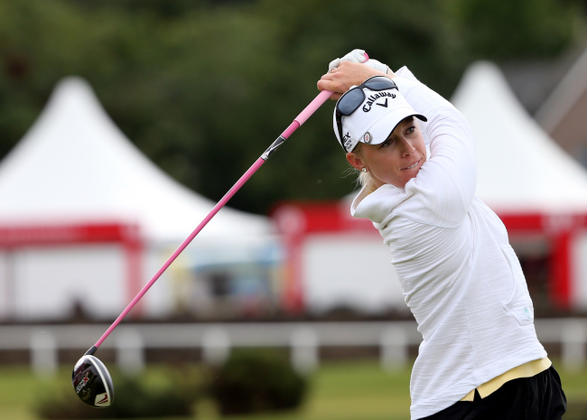 모건프레셀(MorganPressel/골퍼)
Morgan Pressel tees off on the second hole during the first round of the Women’s British Open golf championship on the Old Course at St Andrews, Scotland, Thursday.   AP-Yonhap News