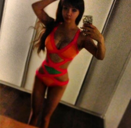 박봄(가수/2NE1)
2NE1 멤버 박봄이 과감히 몸매를 드러낸 ‘셀카’로 누리꾼들의 시선을 집중시켰다.