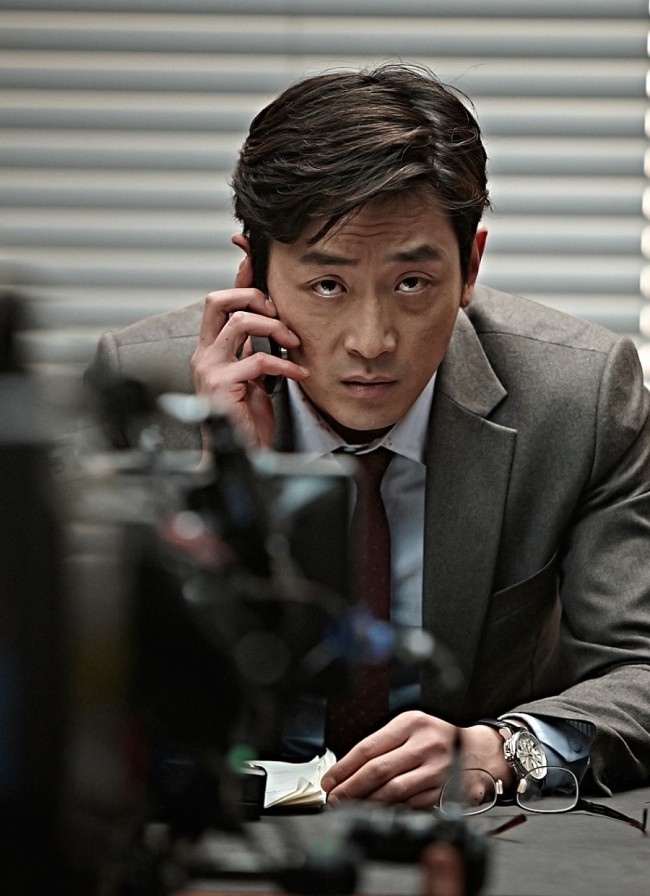 하정우(영화배우)
6500억원 자산의 보험회사 CEO 마리아노는 매일 아침 120억원짜리 저택에서 눈을 떠, 내왕한 주치의로부터 100만원짜리 진료를 받고, 가끔 야구장을 찾아 연간 1억 5000만원짜리 스카이 박스(특별 관중석)에 앉아 경기를 관람하며, 1년에 한 두번은 165억원짜리 자가용 요트를 타고 가족여행을 떠난다.