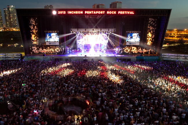YB Band performs during the Incheon Pentaport Rock Festival on Saturday.   Yescom Entertainment