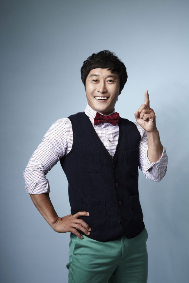 김병만(개그맨)
달인에서 족장으로 변신했던 개그맨 김병만이 다시 코믹연기로 돌아왔다. ‘물오른 김병만표’ 코미디에 시청자들도 웃음으로 화답하고 있다.