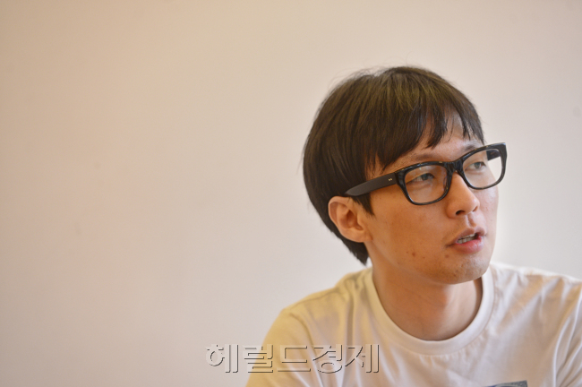 영화 '더 테러 라이브' 김병우 감독. 박해묵 기자/mook@heraldcorp.com
영화 '더 테러 라이브' 김병우 감독. 박해묵 기자/mook@heraldcorp.com
영화 '더 테러 라이브' 김병우 감독. 박해묵 기자/mook@heraldcorp.com