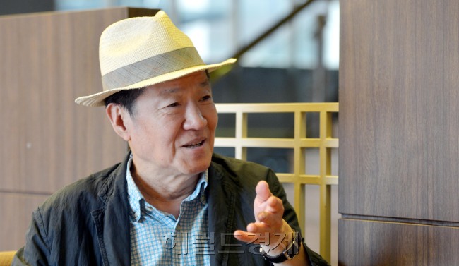 오태석 연출가<br />김명섭 기자 msiron@heraldcorp.com
오태석 연출가
김명섭 기자 msiron@heraldcorp.com
오태석 연출가
김명섭 기자 msiron@heraldcorp.com