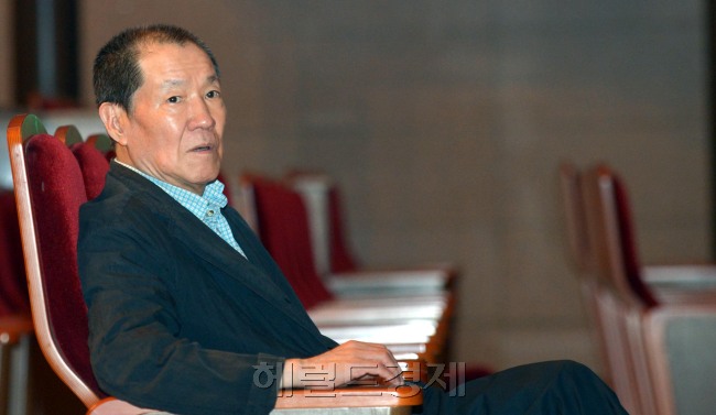 오태석 연출가<br />김명섭 기자 msiron@heraldcorp.com
오태석 연출가
김명섭 기자 msiron@heraldcorp.com
오태석 연출가
김명섭 기자 msiron@heraldcorp.com
오태석 연출가
김명섭 기자 msiron@heraldcorp.com