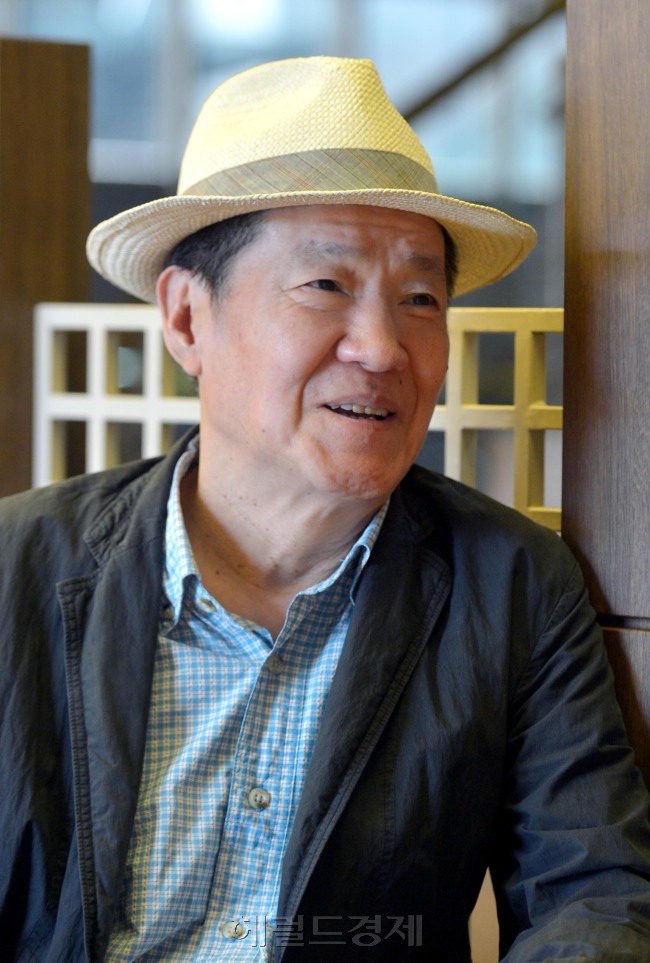오태석 연출가<br />김명섭 기자 msiron@heraldcorp.com
오태석 연출가
김명섭 기자 msiron@heraldcorp.com
오태석 연출가
김명섭 기자 msiron@heraldcorp.com
오태석 연출가
김명섭 기자 msiron@heraldcorp.com