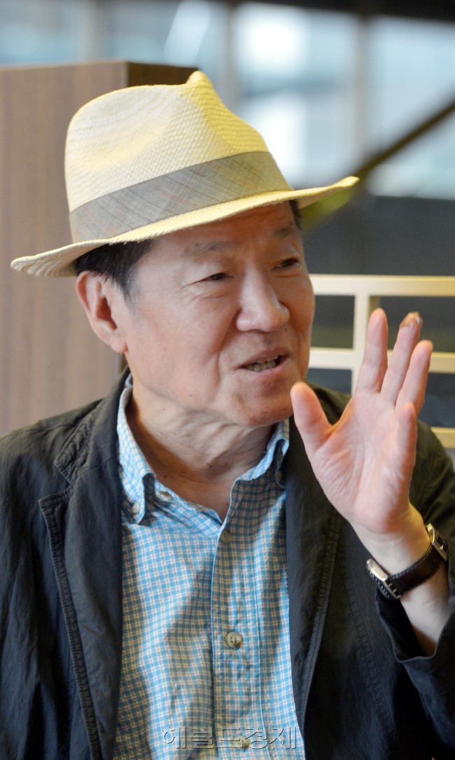 오태석 연출가<br />김명섭 기자 msiron@heraldcorp.com
오태석 연출가
김명섭 기자 msiron@heraldcorp.com
오태석 연출가
김명섭 기자 msiron@heraldcorp.com
오태석 연출가
김명섭 기자 msiron@heraldcorp.com