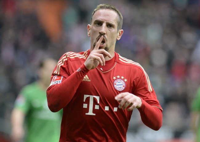 프랭크리베리(FranckRibery/축구선수/FC바이에른뮌헨미드필더)
2012-2013 시즌 유럽 축구 최고의 스타를 뽑는 ‘유럽축구연맹(UEFA) 최우수 선수상’의 주인공이 리오넬 메시(FC바르셀로나), 프랭크  리베리(바이에른 뮌헨), 크리스티아누 호날두(레알 마드리드) 중 한 명으로 압축됐다.