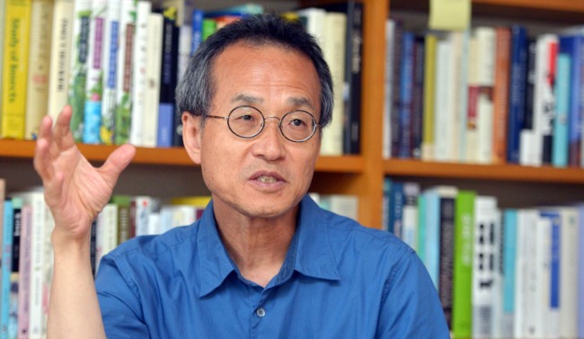 Choe Jae-chun, professor of Eco Science at Ewha Womans University.   Kim Myung-sub/The Korea Herald