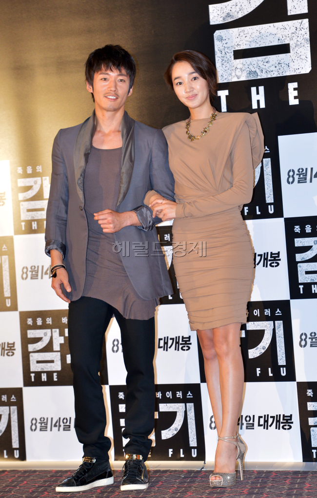 장혁(정용준/영화배우/탤런트),수애(박수애/영화배우/탤런트)
7일 오후 서울 CGV왕십리점에서 재난 영화 ‘감기’ 언론시사회가 열렸다.