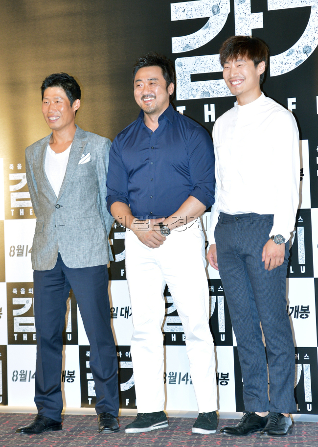 유해진(영화배우),마동석(영화배우),이희준(영화배우/탤런트)
7일 오후 서울 CGV왕십리점에서 재난 영화 ‘감기’ 언론시사회가 열렸다.