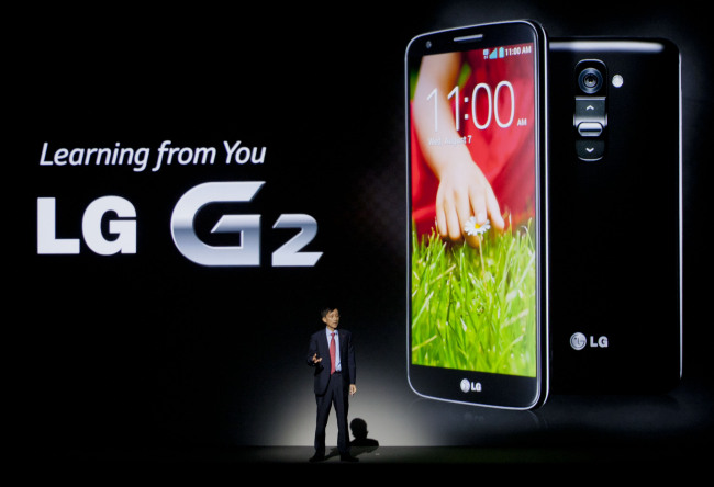 Park Jong-seok, president and CEO of LG Electronics’ mobile communications division, gives a welcoming speech at the unveiling of the G2 at the Lincoln Center in New York on Wednesday. (LGE)