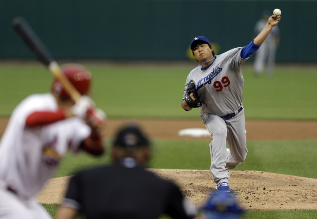 류현진(야구선수/LA다저스투수)
Los Angeles Dodgers starting pitcher Ryu Hyun-jin delivers against the St. Louis Cardinals on Thursday.   AP-Yonhap News