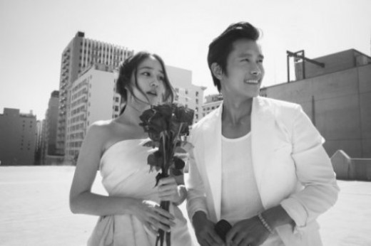 이민정(탤런트),이병헌(영화배우/탤런트)
이날 오후 6시부터 비공개로 진행되는 이병헌과 이민정의 결혼식은 원로배우 신영균이 주례를 맡았고, 1부 사회는 배우 이범수, 2부 사회는 개그맨 신동엽이 담당했다.