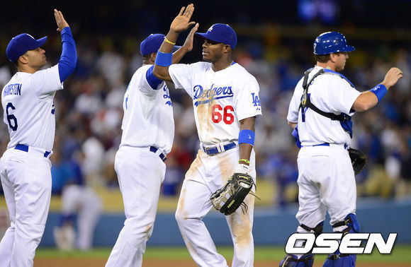 야시엘푸이그(YasielPuig/야구선수/LA다저스외야수)
미국프로야구 로스앤젤레스 다저스가 다 기울어가던 승부를 뒤집고 극적인 역전승을 거뒀다.
