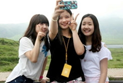 서신애(영화배우/탤런트),김유정(영화배우/탤런트),진지희(영화배우/탤런트)
12일 싸이더스HQ의 공식 미투데이에는 “김유정, 서신애, 진지희양이 함께 오붓한 여행을 다녀왔다고 합니다. 다들 어쩜 이리 귀요미들인지! 너무 사랑스럽네요”라는 글과 함께 여러 장의 사진을 공개했다.