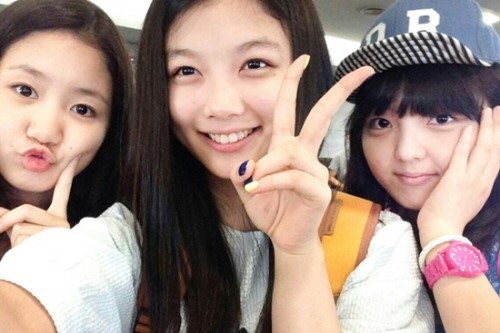 진지희(영화배우/탤런트),김유정(영화배우/탤런트),서신애(영화배우/탤런트)
12일 싸이더스HQ의 공식 미투데이에는 “김유정, 서신애, 진지희양이 함께 오붓한 여행을 다녀왔다고 합니다. 다들 어쩜 이리 귀요미들인지! 너무 사랑스럽네요”라는 글과 함께 여러 장의 사진을 공개했다.
