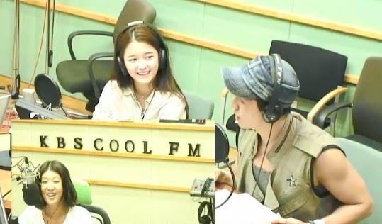 남보라(탤런트),허경환(개그맨/가수)
남보라는 12일 방송된 KBS 라디오 쿨FM ‘홍진경의 두시’에 출연, 대학에 다니며 부모님의 식당 일을 도왔다는 사연을 전했다. 남보라는“지금도 부모님 식당에서 뚝배기를 나르는데 한 두개 들고 다니면 혼난다”며 “차곡차곡 쌓아서 한 번에 4개는 날라야 한다”고 말하기도 했다.