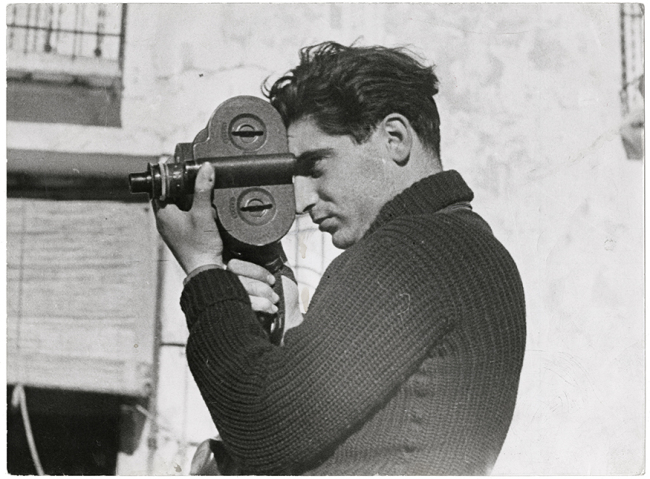 Robert Capa, Segovia front, Spain, late May-early June 1937 by Gerda Taro (© International Center of Photography/Magnum Photos)