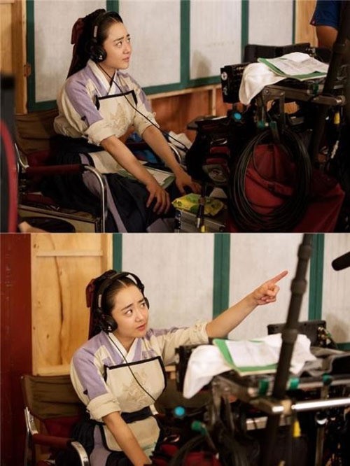 문근영(영화배우/탤런트)
문근영이 스태프로 깜짝 변신한 모습을 공개해 화제를 모았다.