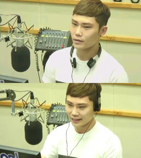 김범수(가수)
13일 정오 방송된 KBS 2FM 보이는 라디오 ‘김범수의 가요광장’에서 DJ 김범수는 최근 안검하수(눈꺼풀이 처지는 현상) 교정을 받았다며 눈을 공개해 눈길을 모았다.