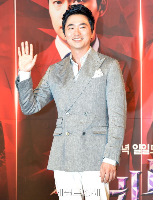 김석훈(탤런트/영화배우)
KBS2TV 새 일일 드라마 ‘루비반지’의 제작발표회가 13일 여의도 63시티에서 열렸다.