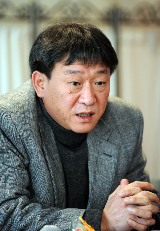 김민기(가수/극단학전대표)
The Korea Herald revisits the past six decades through the lives of iconic cultural figures and examines how their professional and personal development reflect the nation’s complex and often tumultuous history.