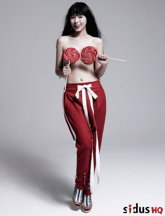 오지은(영화배우/탤런트)
배우 오지은이 요가로 다져진 몸매로 화제를 모은 가운데, 오지은의 과거 섹시 화보도 새삼 주목받고 있다.