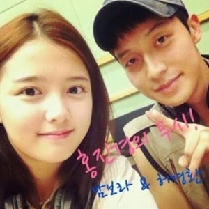 남보라(탤런트),허경환(개그맨/가수)
남보라는 지난 12일 방송된 KBS 쿨FM ‘홍진경의 두시’에 개그맨 허경환과 함께 게스트로 출연했다.