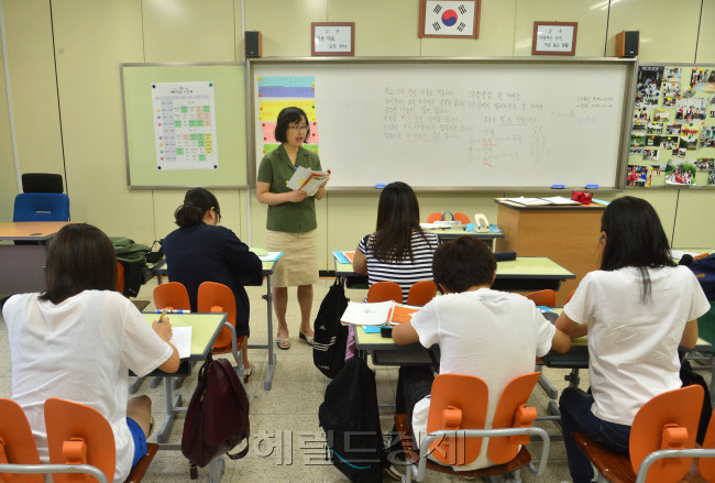 다문화 시리즈, 학교에서의 갈등.<br />이상섭 기자. babtong@heraldcorp.com 2013.07.23
다문화 시리즈, 학교에서의 갈등.
이상섭 기자. babtong@heraldcorp.com 2013.07.23
다문화 시리즈, 학교에서의 갈등.
이상섭 기자. babtong@heraldcorp.com 2013.07.23
