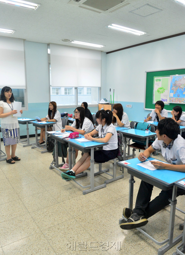 다문화 시리즈, 학교에서의 갈등.<br />이상섭 기자. babtong@heraldcorp.com 2013.07.23
다문화 시리즈, 학교에서의 갈등.
이상섭 기자. babtong@heraldcorp.com 2013.07.23
다문화 시리즈, 학교에서의 갈등.
이상섭 기자. babtong@heraldcorp.com 2013.07.23