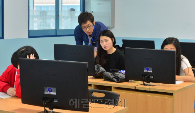 다문화 시리즈, 학교에서의 갈등.<br />이상섭 기자. babtong@heraldcorp.com 2013.07.23
다문화 시리즈, 학교에서의 갈등.
이상섭 기자. babtong@heraldcorp.com 2013.07.23
다문화 시리즈, 학교에서의 갈등.
이상섭 기자. babtong@heraldcorp.com 2013.07.23