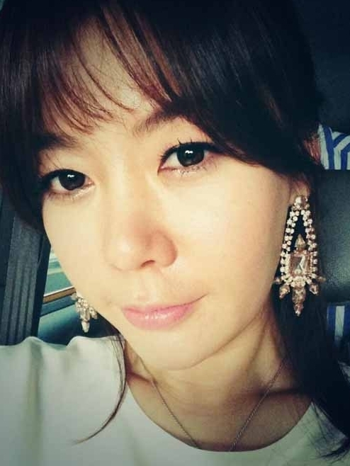안선영(탤런트/전개그우먼)
13일 안선영의 소속사 코엔스타즈 측은 “10월 결혼식을 앞두고 있는 안선영이 예식장 예약을 취소했다”고 밝혔다.